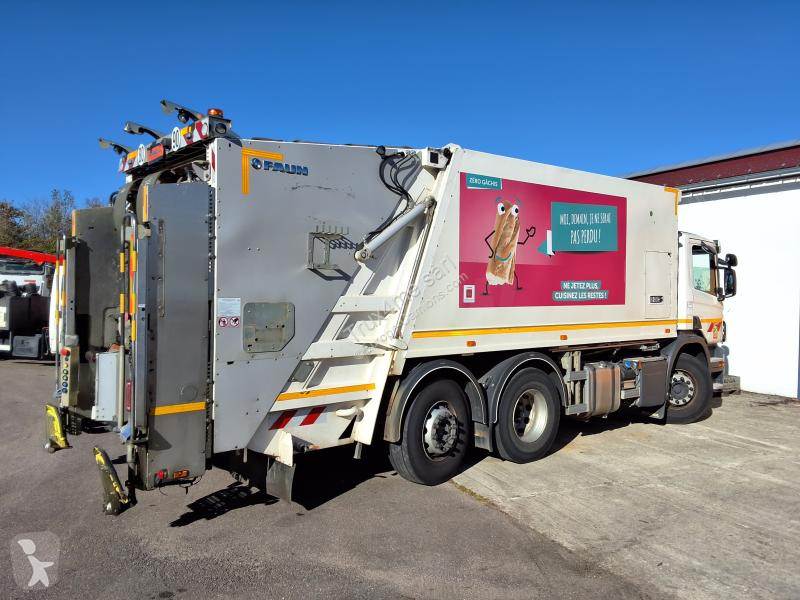 آلة لصيانة الطرق Scania 320