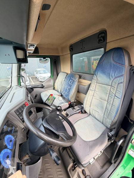 آلة لصيانة الطرق Renault 220 DCI