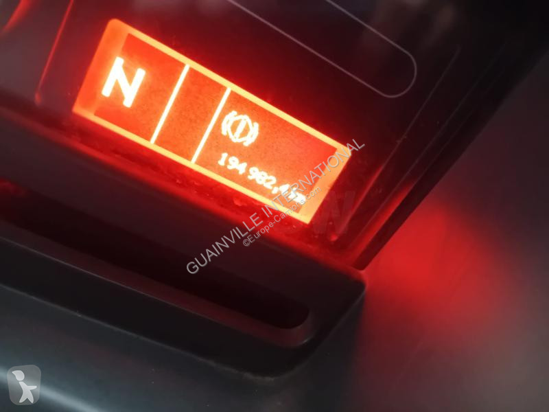 آلة لصيانة الطرق Renault 220 DXI