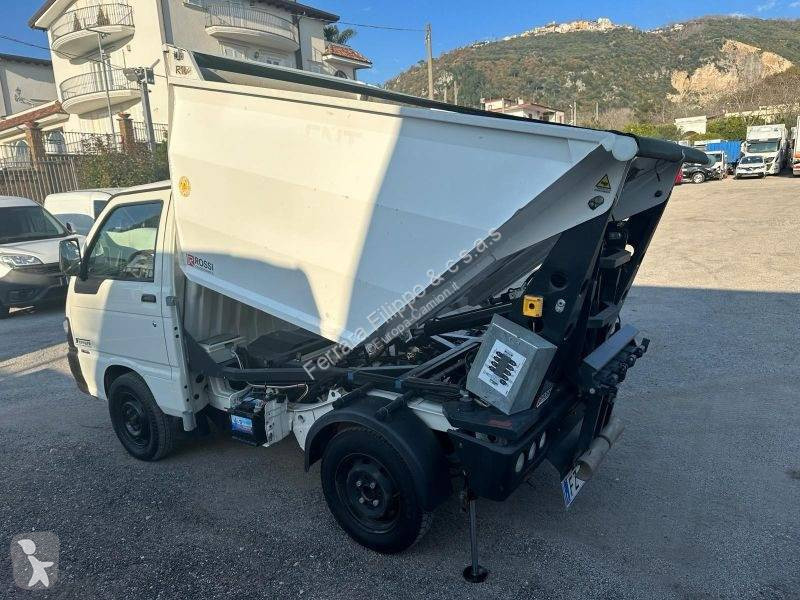 Veículo de limpeza / sanitário de estrada Piaggio