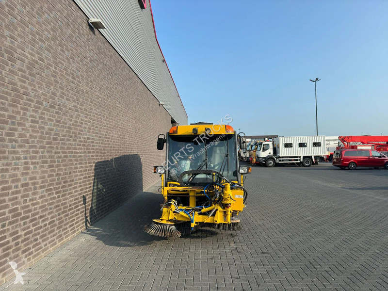 Gemeentevoertuig Johnston CX400 SWEEPING TRUCK/...