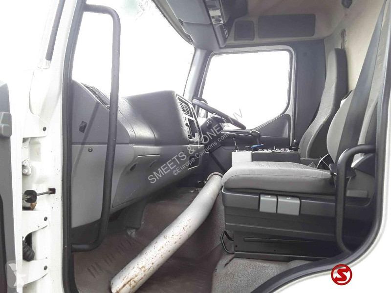 Engin de voirie Renault 220