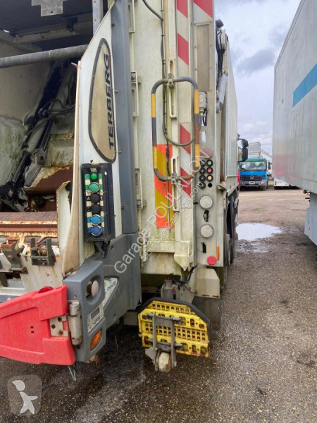 آلة لصيانة الطرق Iveco  STRALIS 450