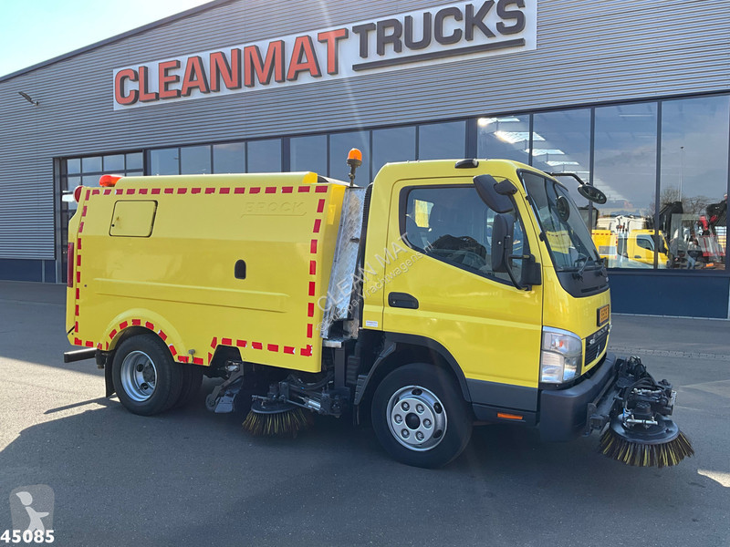 Gemeentevoertuig Mitsubishi 7C15 Brock sweeper...