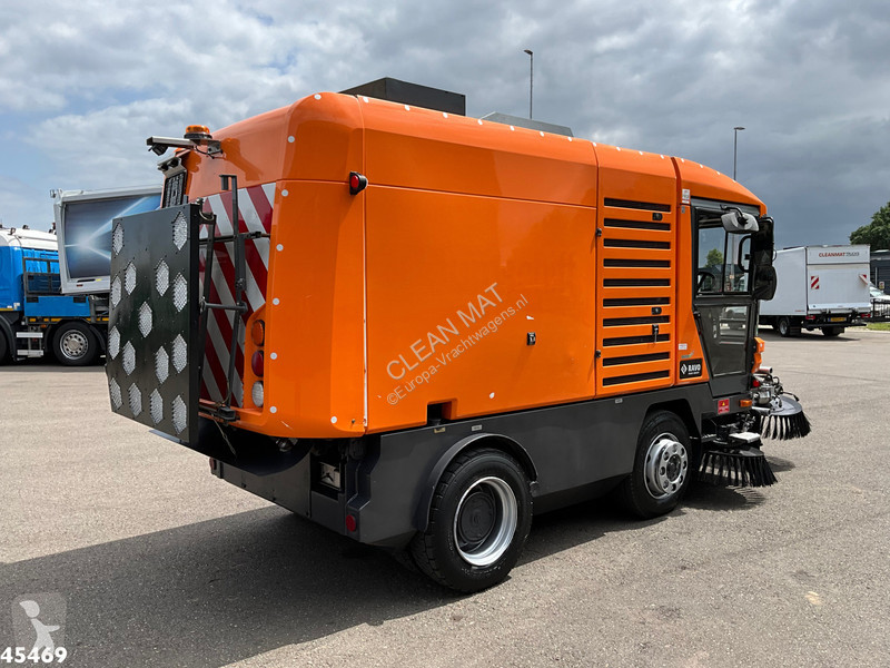 Vägmaskiner Ravo 5-Serie  with 3-rd brush
