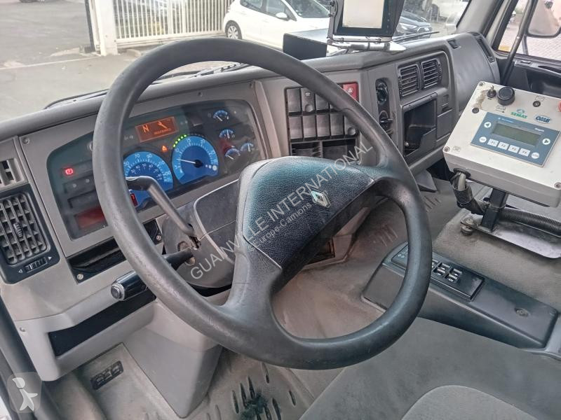 آلة لصيانة الطرق Renault 320.19 DCI