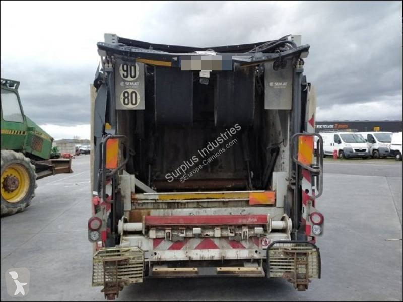 آلة لصيانة الطرق Iveco