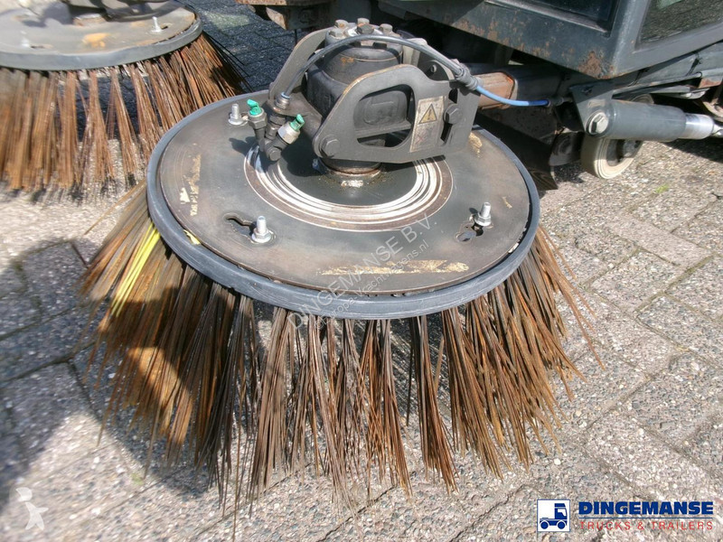 آلة لصيانة الطرق Johnston compact street sweeper