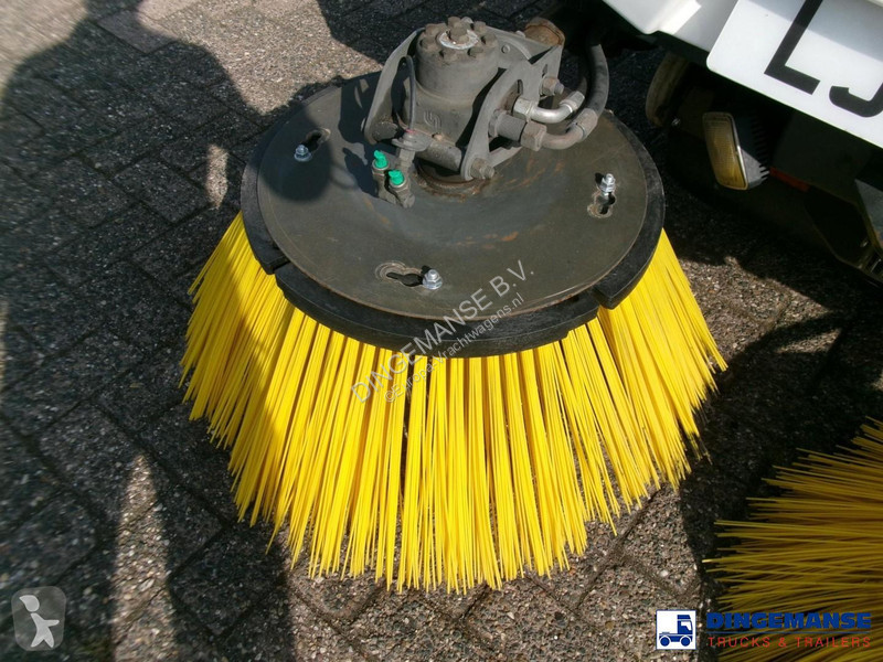 آلة لصيانة الطرق Johnston compact street sweeper