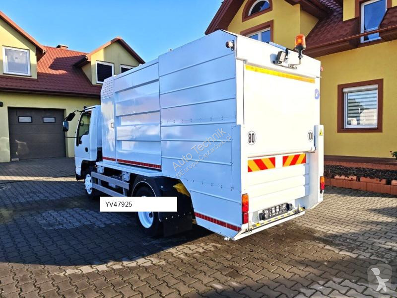 آلة لصيانة الطرق Isuzu SMALL CONTAINER WASHER...