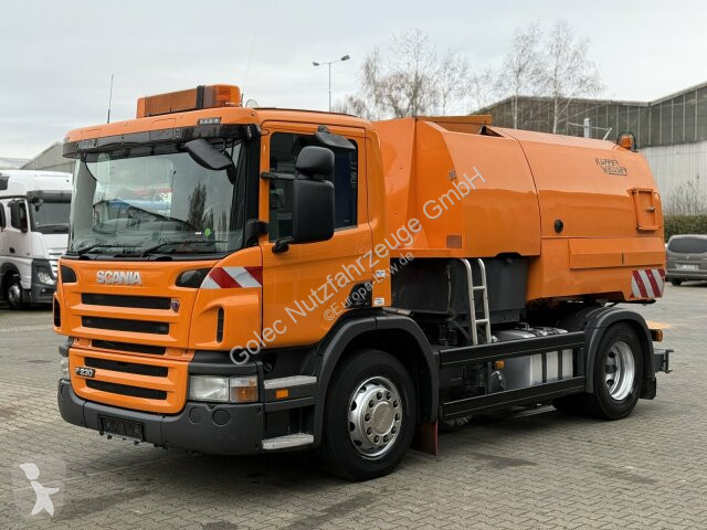 آلة لصيانة الطرق Scania P230 Kehrmaschine...