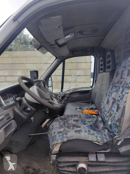 آلة لصيانة الطرق Iveco