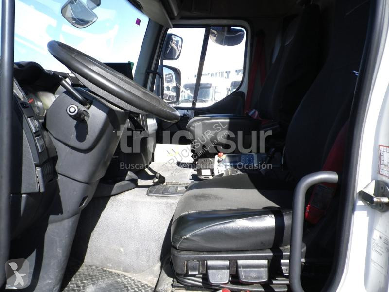 آلة لصيانة الطرق Renault ejes 6x2*4 D320.26...