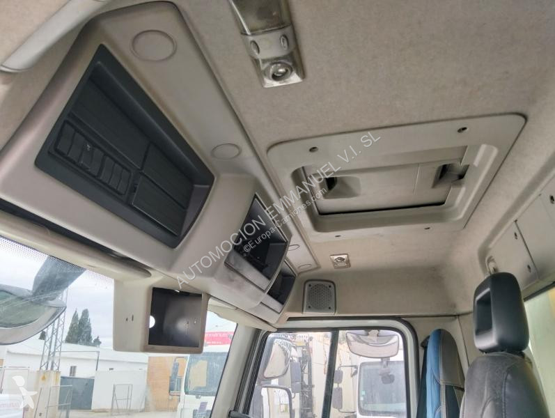 آلة لصيانة الطرق Renault 320.19
