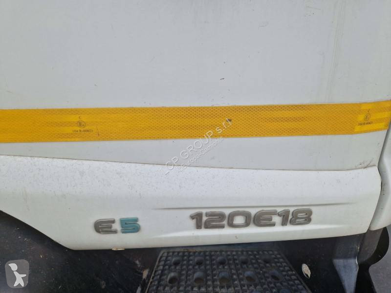 آلة لصيانة الطرق Iveco