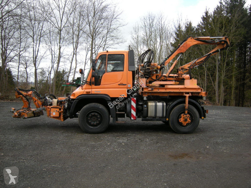 Engin de voirie Mercedes Unimog U400 Mähzug, Mulag