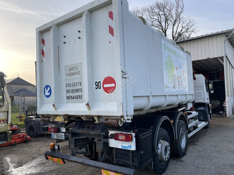 آلة لصيانة الطرق Volvo FM9 300