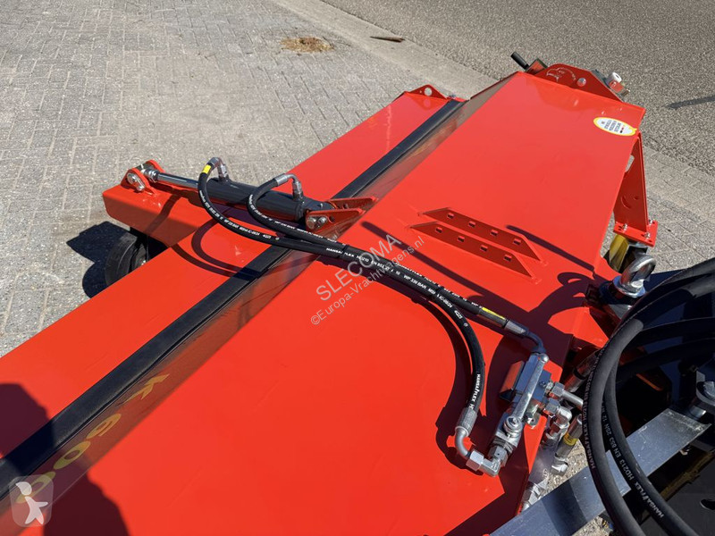 آلة لصيانة الطرق  K600-240 Veegmachine