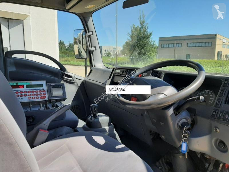 آلة لصيانة الطرق Isuzu NPR75