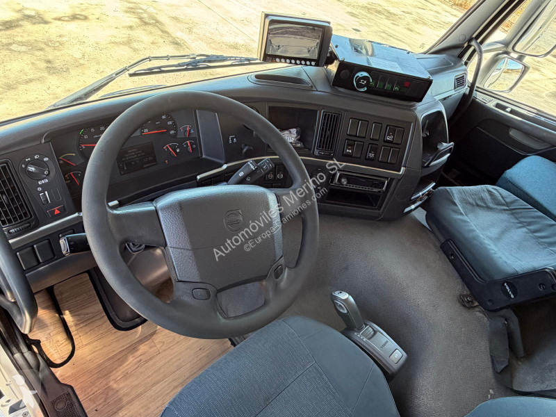 آلة لصيانة الطرق Volvo FM 11.330