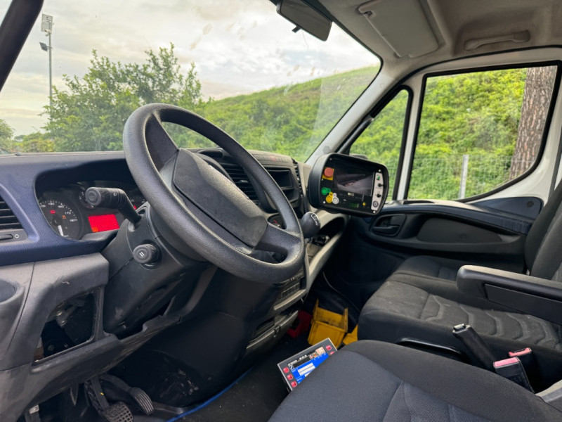 آلة لصيانة الطرق Iveco