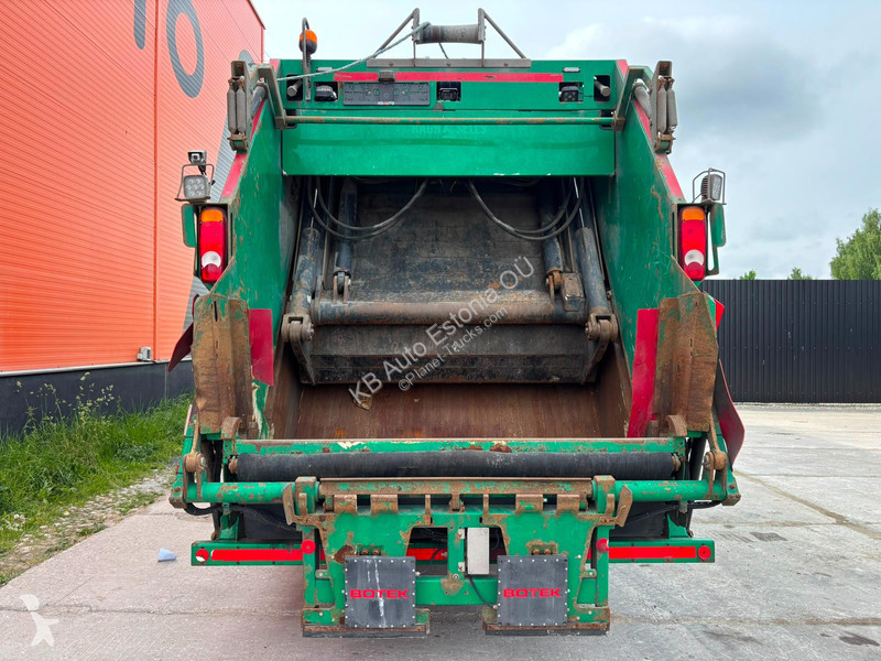 آلة لصيانة الطرق Volvo FE 320 6x2*4 JOAB...