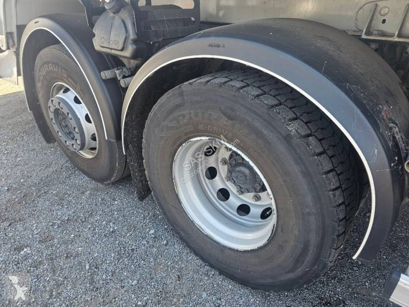 آلة لصيانة الطرق Iveco