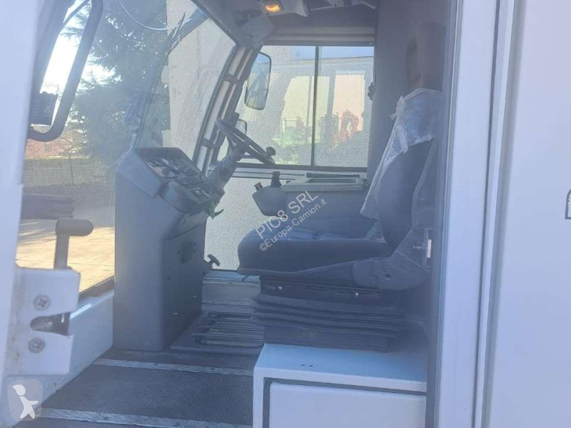 Veicolo per la pulizia delle strade Unieco 40.6T