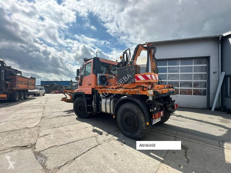 آلة لصيانة الطرق Mercedes Unimog 405/12...