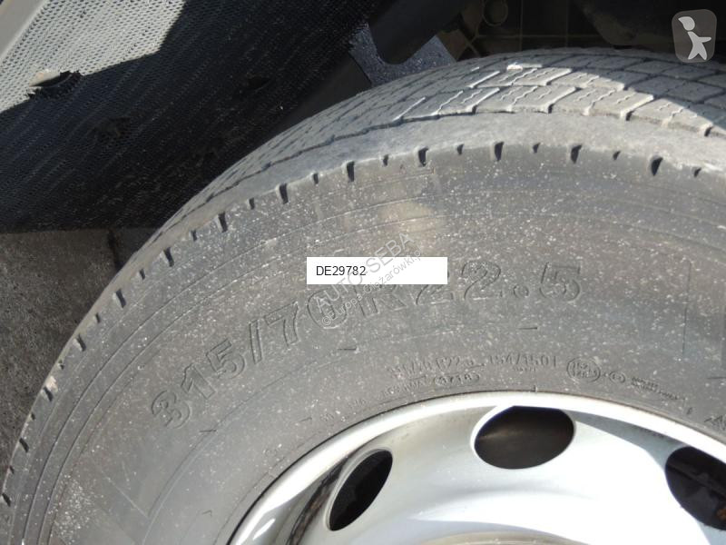 آلة لصيانة الطرق Volvo FE 320 62TR
