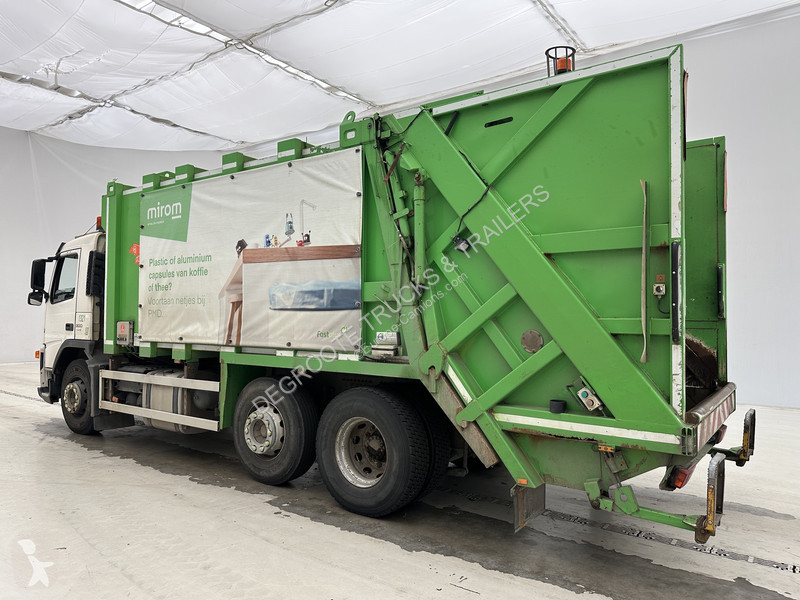 آلة لصيانة الطرق Volvo 300 - 6x2