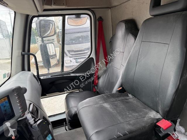 آلة لصيانة الطرق Renault 320.19