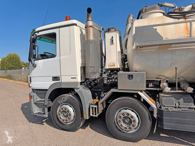 آلة لصيانة الطرق Mercedes 3241 8X4 Kaiser Saug...