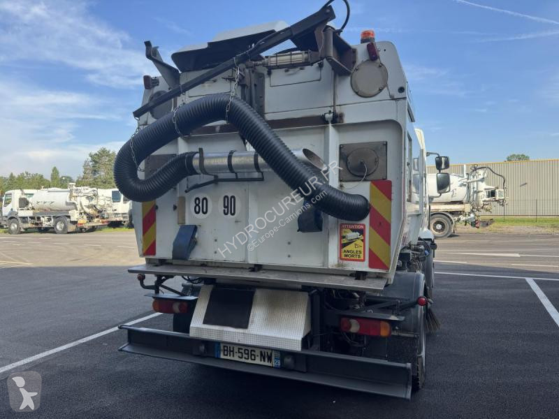آلة لصيانة الطرق Renault 220
