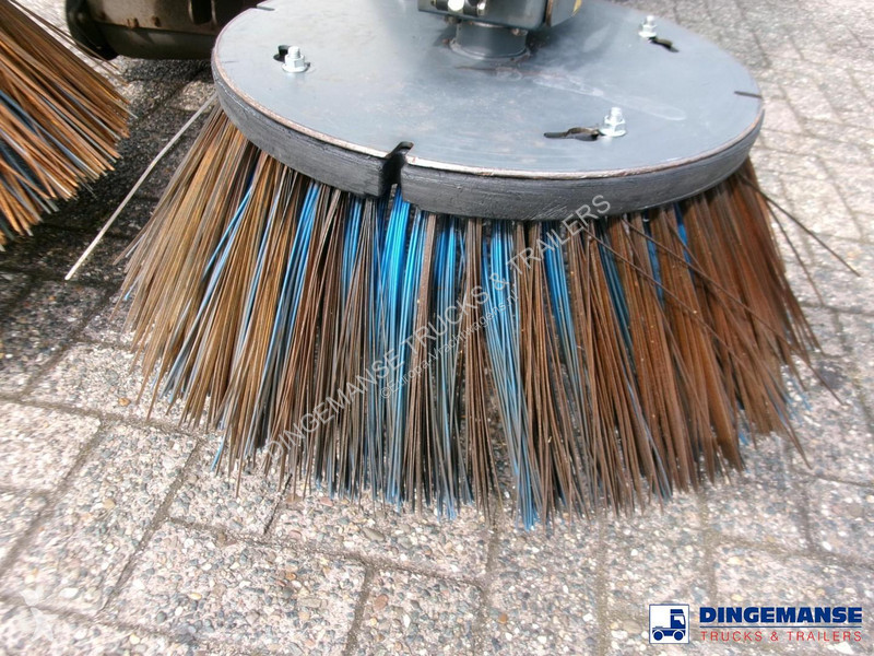 آلة لصيانة الطرق Boschung S2 street sweeper