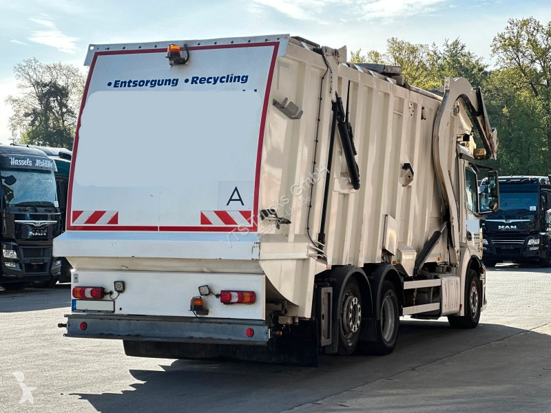 Engin de voirie Mercedes 2533 6x2 FAUN...