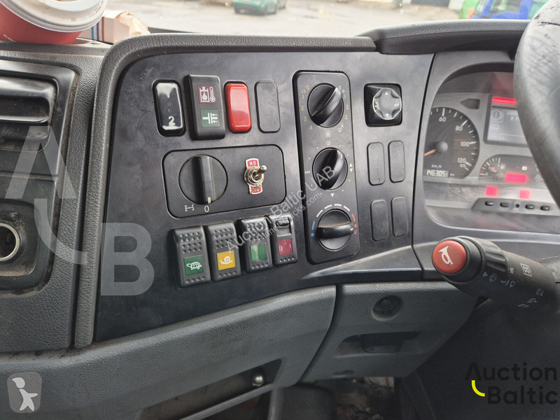 Engin de voirie Mercedes 1216