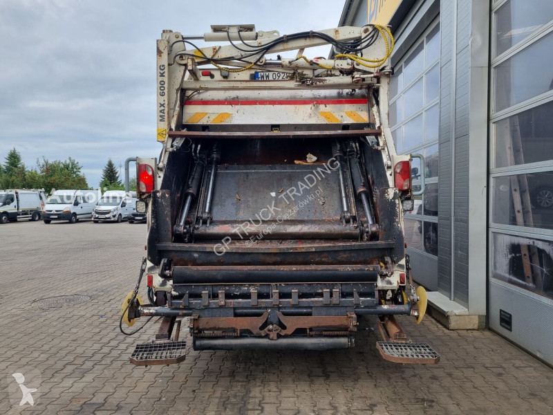 Engin de voirie Scania P360