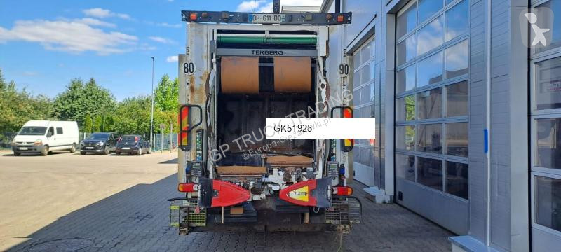 Engin de voirie Mercedes 2529