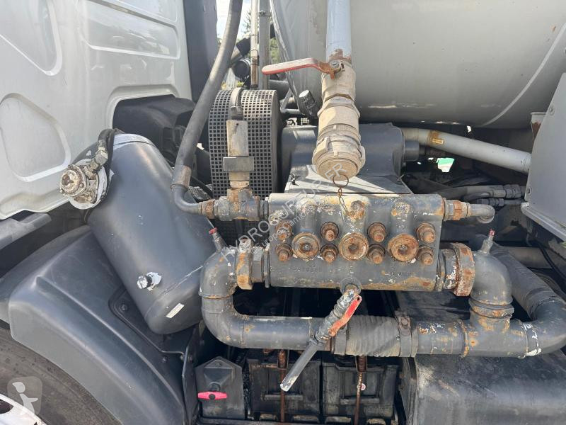 Engin de voirie Renault 320 DCI