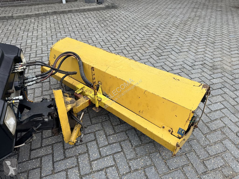 Útfenntartó-és-karbantartógép  285 Veegmachine
