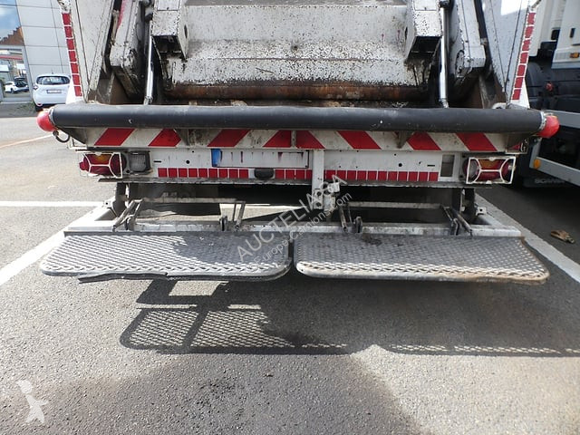 Vehículo de limpieza viaria Renault D19