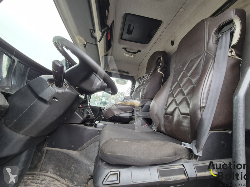 Engin de voirie Mercedes 1830