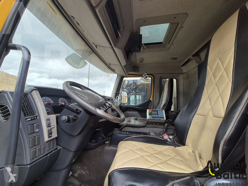 Engin de voirie Volvo 340