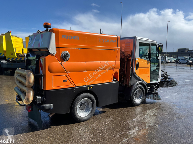 Bucher Schoerling Citycat 2020 with 3-rd brush...