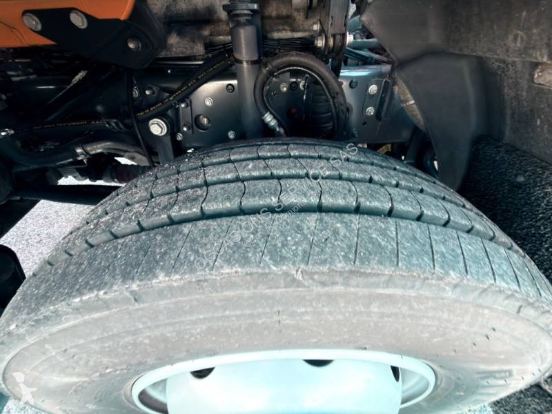 آلة لصيانة الطرق Renault 220.12 DXI