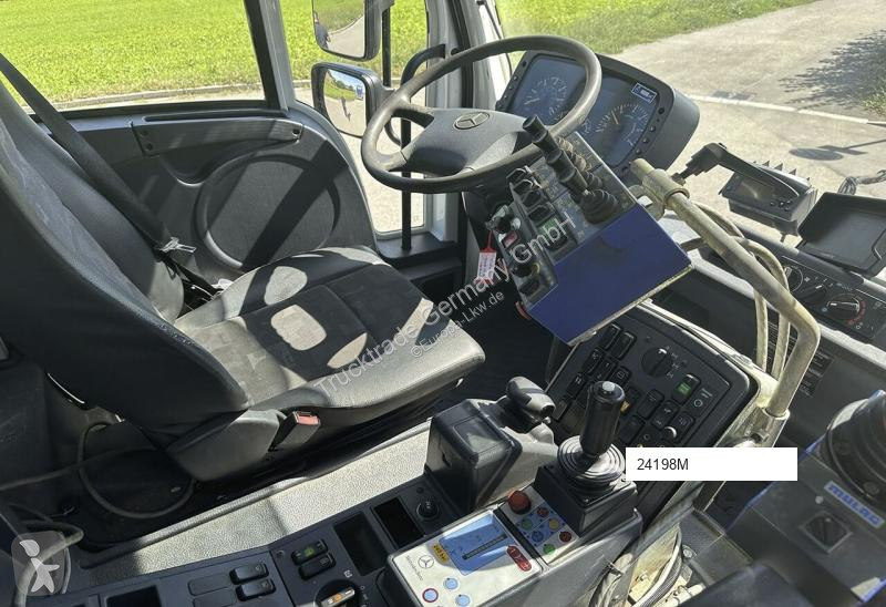 Mercedes Unimog U400 4x4 road network trucks
