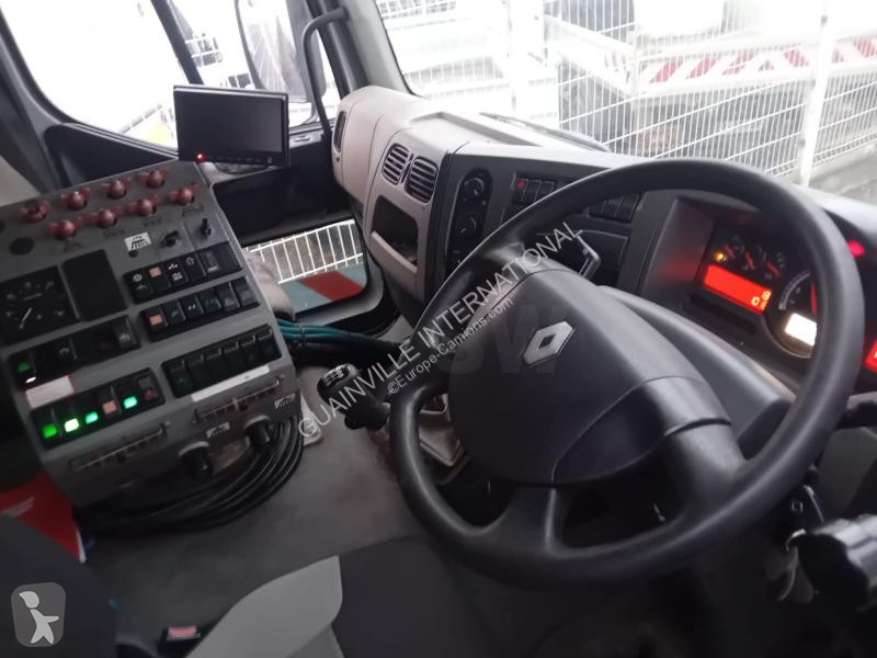 آلة لصيانة الطرق Renault 220 DXI