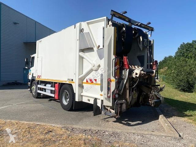 Engin de voirie Scania 320