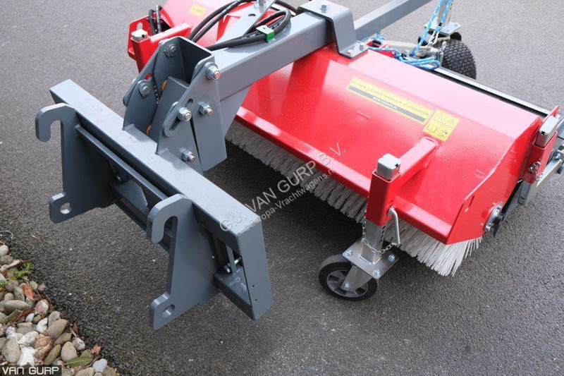 Gemeentevoertuig  Veegmachine 150cm met opvangbak